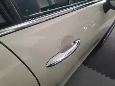 MINI 5 Portas 2015 - 12500 EUR, 130000 km - AUTO.MOTO.pt - 130000km - foto 18 de 19