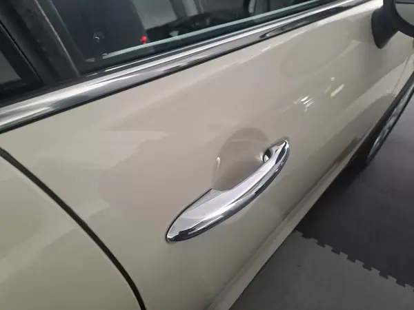 MINI 5 Portas 2015 - 11950 EUR, 130000 km - AUTO.MOTO.pt - 130000km - foto 18 de 19