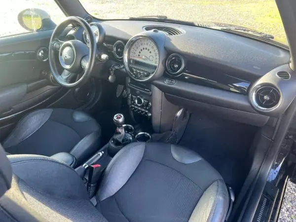 MINI Cooper 2012 - 12490 EUR, 129800 km - AUTO.MOTO.pt - 129800km - foto 16 de 20