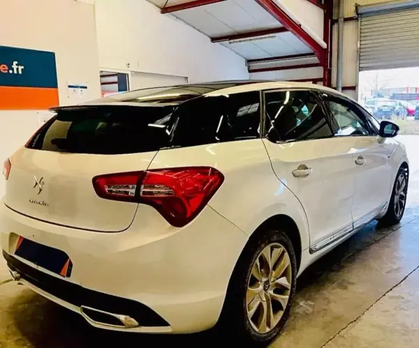 Citroën DS5 2013 - 10900 EUR, 179480 km - AUTO.MOTO.pt - 179480km - foto 4 de 11