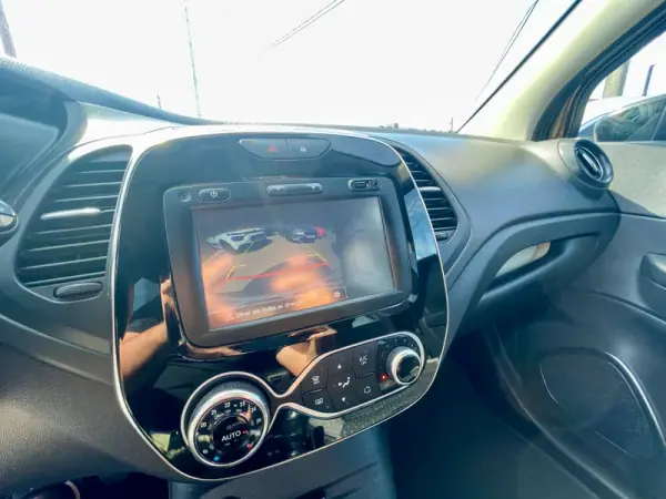 Renault Captur 2017 - 12950 EUR, 85620 km - AUTO.MOTO.pt - 85620km - foto 16 de 27