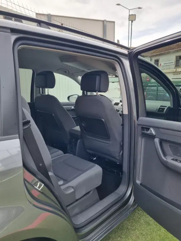 Volkswagen Touran 2014 - 14750 EUR, 122000 km - AUTO.MOTO.pt - 122000km - foto 11 de 17
