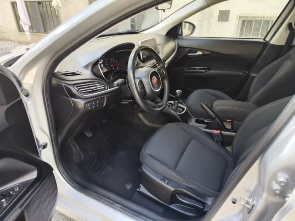 Fiat Tipo Station Wagon 2019 - 10780 EUR, 103800 km - AUTO.MOTO.pt - 103800km - foto 13 de 38