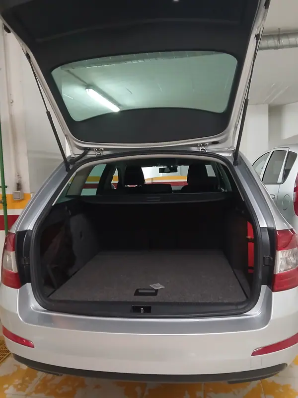 Skoda Octavia Break 2014 - 10500 EUR, 84000 km - 84000km - foto 6 de 7