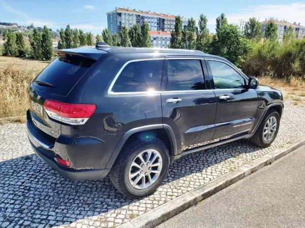 Jeep Grand Cherokee 2016 - 34950 EUR, 135350 km - AUTO.MOTO.pt - 135350km - foto 13 de 60