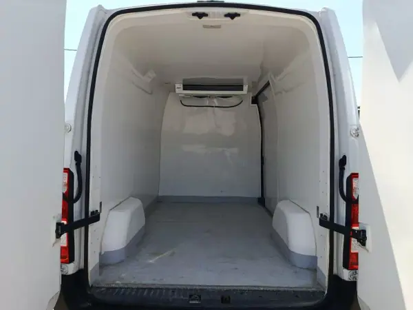 Renault Master 2019 - 19000 EUR, 83500 km - AUTO.MOTO.pt - 83500km - foto 23 de 28