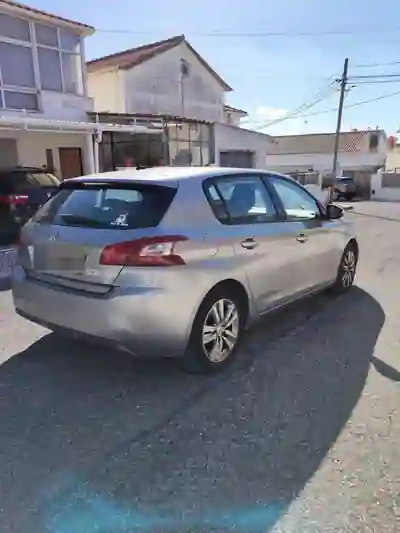 Peugeot 308 2015 — foto 5 de 14