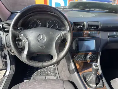 Mercedes-Benz C 220 2004 - 6950 EUR, 331544 km - AUTO.MOTO.pt - 331544km - foto 10 de 12