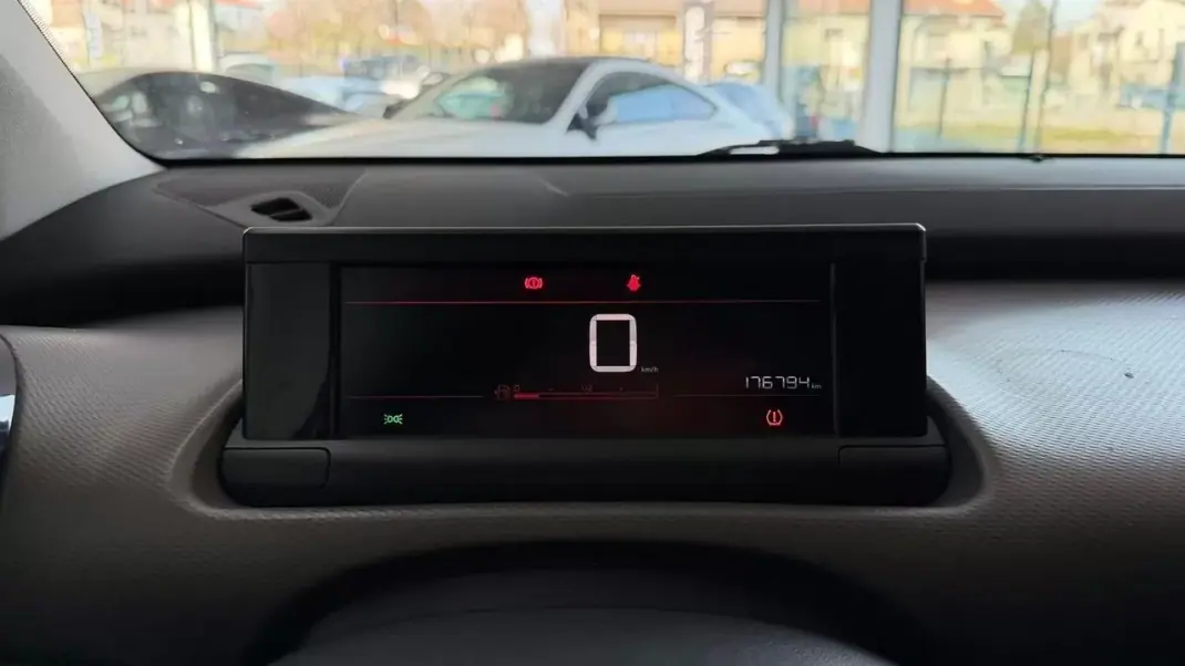 Citroën C4 Cactus 2020 - 10990 EUR, 176794 km - AUTO.MOTO.pt - 176794km - foto 16 de 27