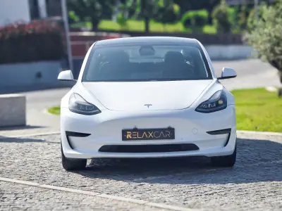 Tesla Model 3 2021 - 24990 EUR, 113300 km - AUTO.MOTO.pt - 113300km - foto 7 de 26