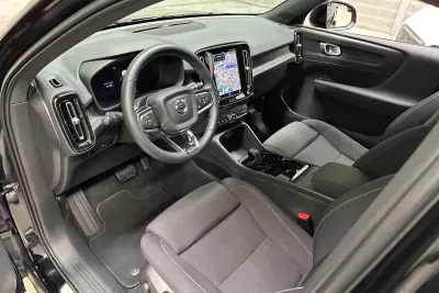 Volvo XC 40 2022 - 27950 EUR, 53768 km - AUTO.MOTO.pt - 53768km - foto 9 de 52