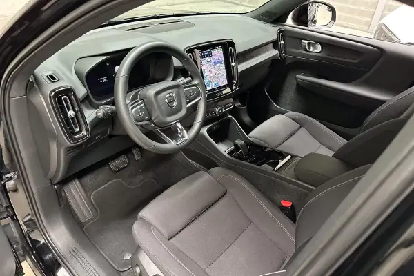 Volvo XC 40 2022 - 27950 EUR, 53768 km - AUTO.MOTO.pt - 53768km - foto 9 de 52