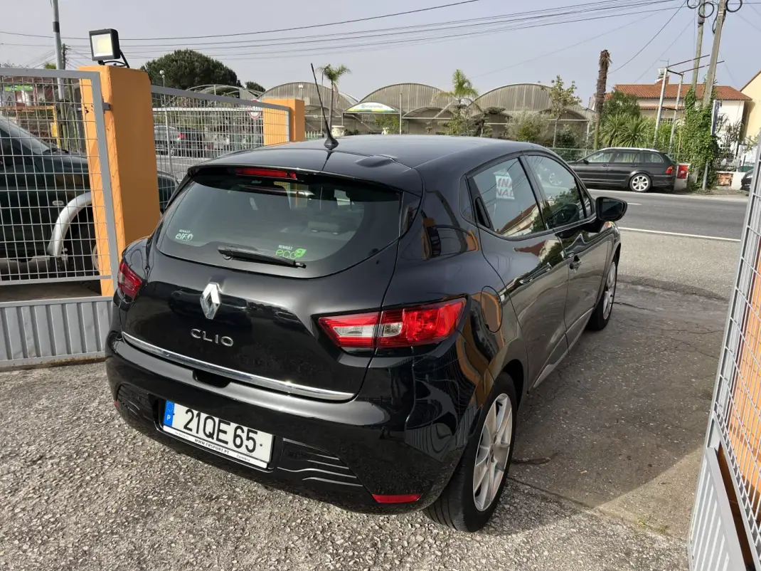 Renault Clio 2015 - 8250 EUR, 73635 km - AUTO.MOTO.pt - 73635km - foto 9 de 12