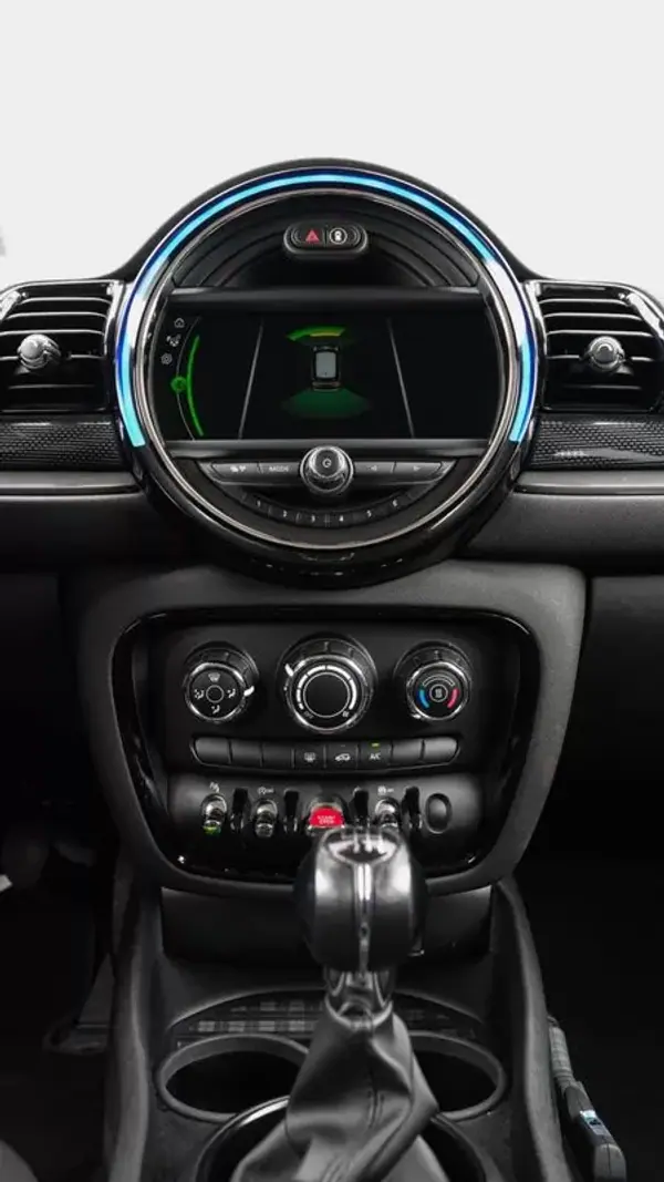 MINI Clubman 2018 - 24999 EUR, 131000 km - AUTO.MOTO.pt - 131000km - foto 7 de 37
