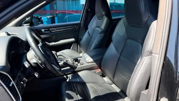 Porsche Cayenne 2020 - 54900 EUR, 160000 km - AUTO.MOTO.pt - 160000km - foto 8 de 14