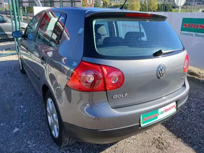 Volkswagen Golf 2006 - 7150 EUR, 102943 km - AUTO.MOTO.pt - 102943km - foto 12 de 26