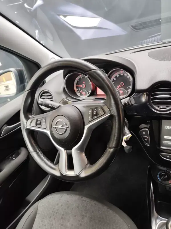 Opel Adam 2017 - 9200 EUR, 112000 km - AUTO.MOTO.pt - 112000km - foto 9 de 10