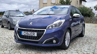 Peugeot 208 2016 - 9450 EUR, 107121 km - AUTO.MOTO.pt - 107121km - foto 2 de 11