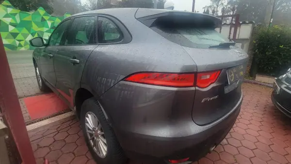 Jaguar F-Pace 2018 - 37990 EUR, 86000 km - AUTO.MOTO.pt - 86000km - foto 11 de 31