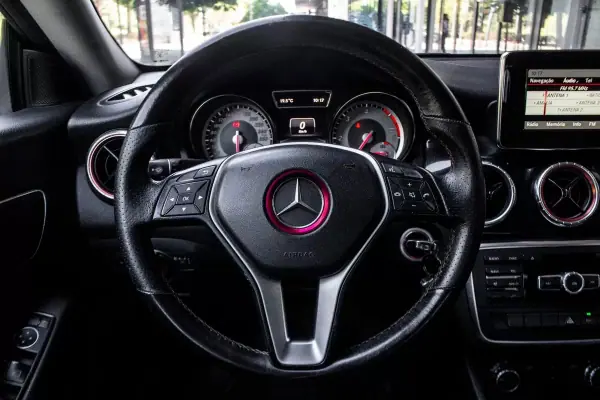 Mercedes-Benz CLA 200 2014 - 16450 EUR, 260032 km - AUTO.MOTO.pt - 260032km - foto 10 de 31