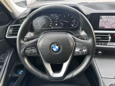 BMW 318 2021 - 27000 EUR, 180000 km - AUTO.MOTO.pt - 180000km - foto 46 de 50