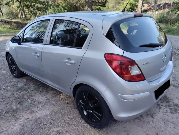 Opel Corsa 2010 - 5000 EUR, 240000 km - AUTO.MOTO.pt - 240000km - foto 5 de 24