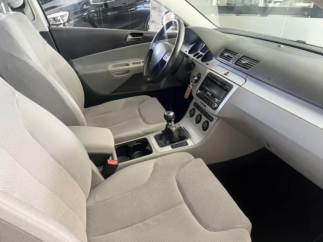 Volkswagen Passat Variant 2008 - 8900 EUR, 221737 km - AUTO.MOTO.pt - 221737km - foto 21 de 24