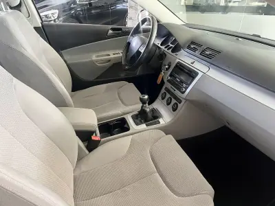 Volkswagen Passat Variant 2008 - 8900 EUR, 221737 km - AUTO.MOTO.pt - 221737km - foto 21 de 24