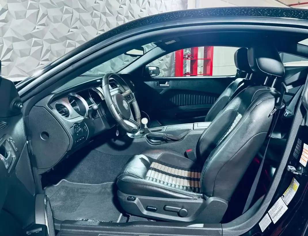 Shelby GT500 2010 - 89990 EUR, 76489 km - AUTO.MOTO.pt - 76489km - foto 36 de 47