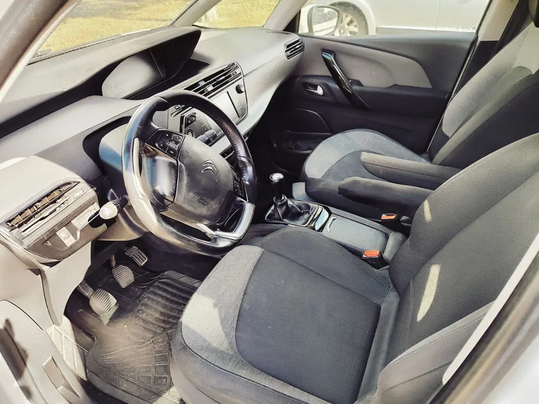 Citroën C4 Grand Picasso 2018 - 10890 EUR, 217500 km - AUTO.MOTO.pt - 217500km - foto 5 de 22