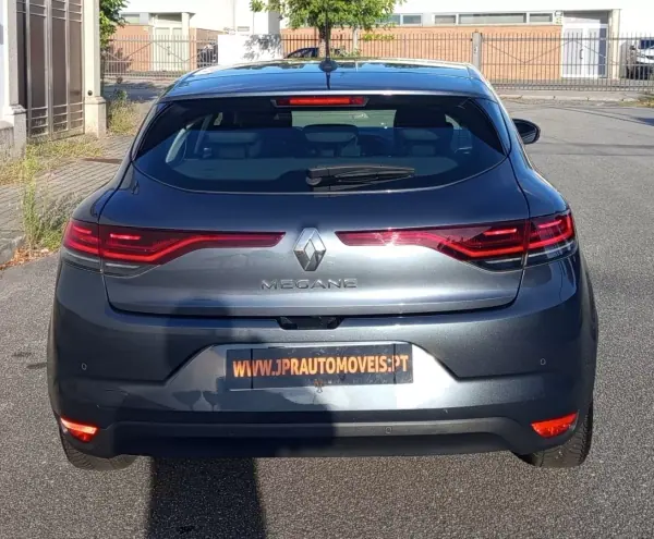 Renault Mégane 2022 - 13990 EUR, 135500 km - 135500km - foto 8 de 18