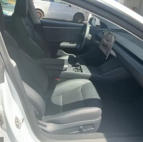 Tesla Model 3 2023 - 34900 EUR, 55778 km - AUTO.MOTO.pt - 55778km - foto 3 de 8