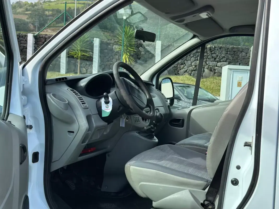 Renault TRAFIC L2H1 125CV 2014 - 16990 EUR, 98646 km - AUTO.MOTO.pt - 98646km - foto 9 de 16