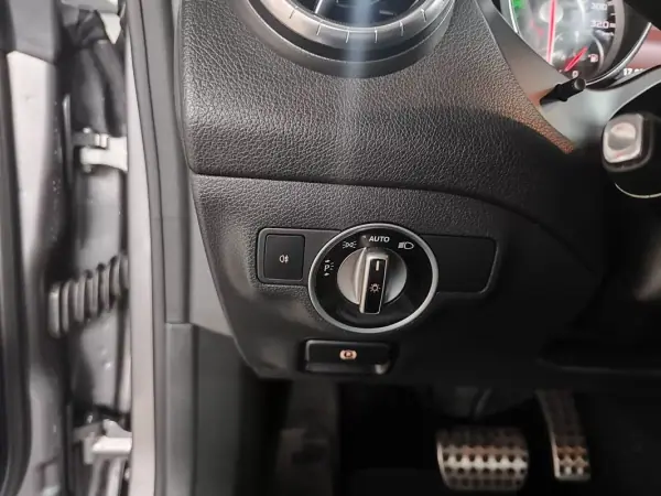 Mercedes-Benz CLA 45 AMG 2014 - 32990 EUR, 130000 km - AUTO.MOTO.pt - 130000km - foto 26 de 40