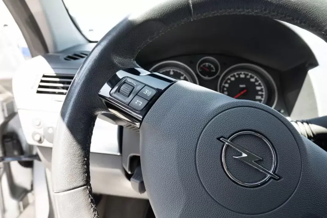 Opel Astra Caravan 2011 - 6900 EUR, 171200 km - AUTO.MOTO.pt - 171200km - foto 19 de 20