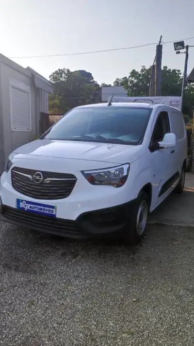 Opel Combo 2020 - 12978 EUR, 149789 km - AUTO.MOTO.pt - 149789km - foto 3 de 17
