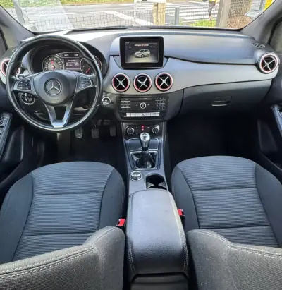 Mercedes-Benz B 180 2015 - 13500 EUR, 189400 km - AUTO.MOTO.pt - 189400km - foto 11 de 16