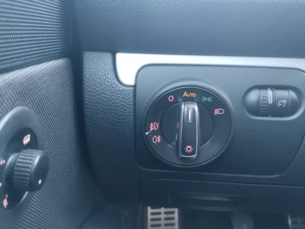 Volkswagen Scirocco 2011 - 10000 EUR, 215000 km - AUTO.MOTO.pt - 215000km - foto 22 de 30