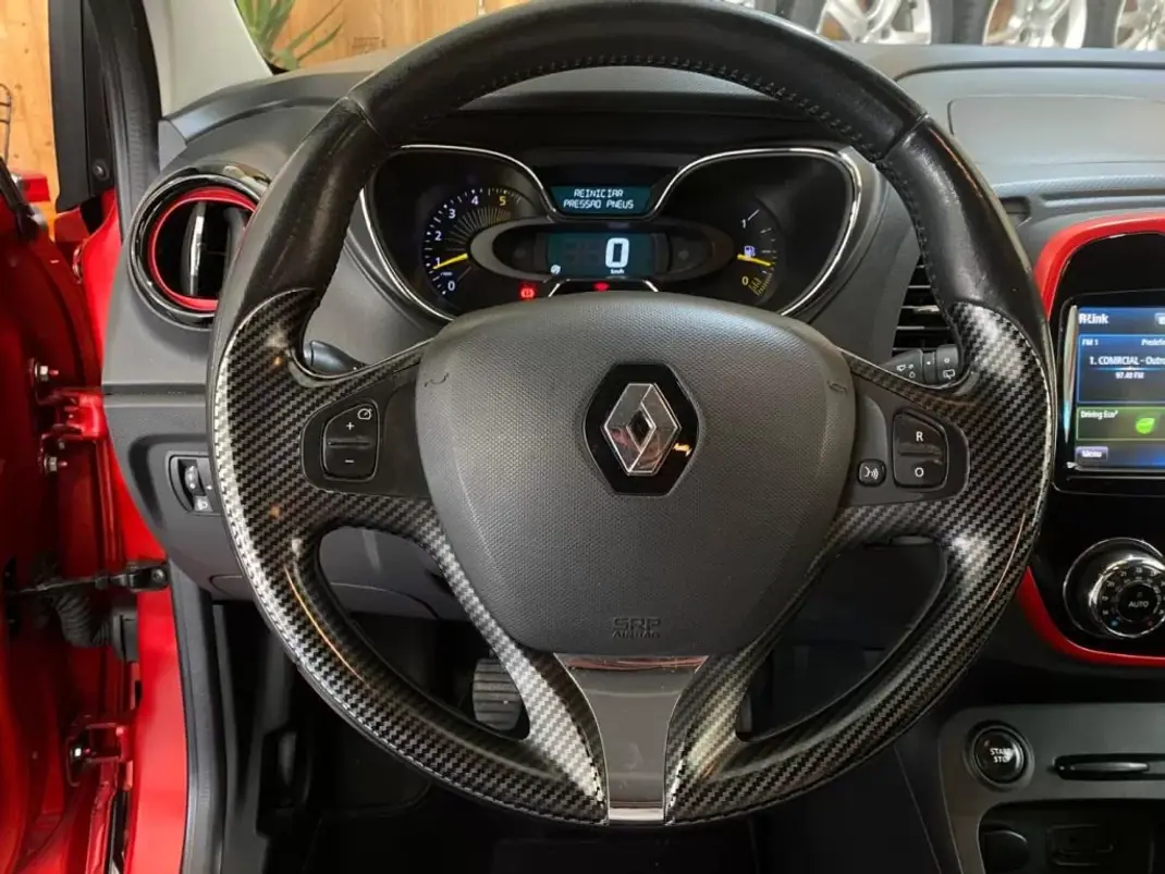 Renault Captur 2015 - 14900 EUR, 139000 km - AUTO.MOTO.pt - 139000km - foto 10 de 20