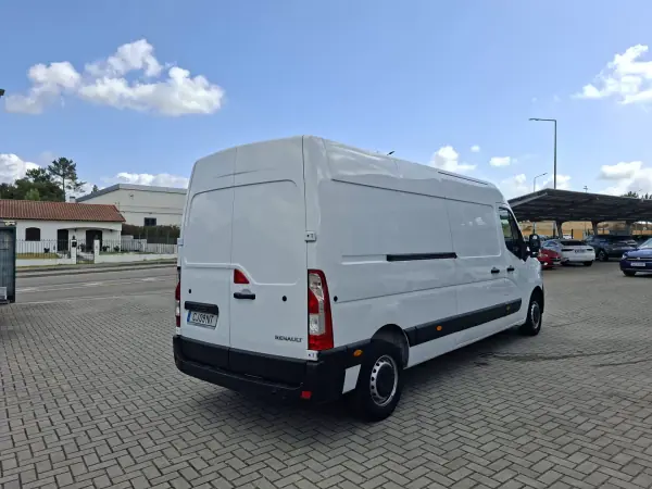 Renault Master 2024 - 23000 EUR, 66500 km - AUTO.MOTO.pt - 66500km - foto 6 de 17