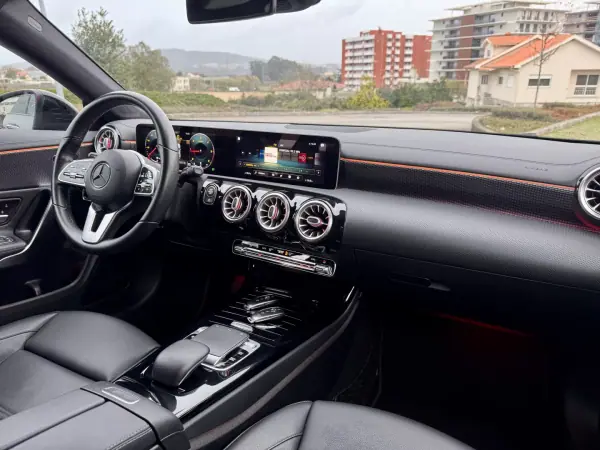 Mercedes-Benz CLA 180 2019 - 26500 EUR, 80000 km - AUTO.MOTO.pt - 80000km - foto 16 de 29