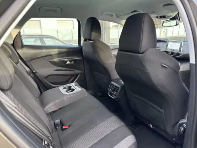 Peugeot 3008 2019 - 13900 EUR, 180000 km - AUTO.MOTO.pt - 180000km - foto 42 de 45
