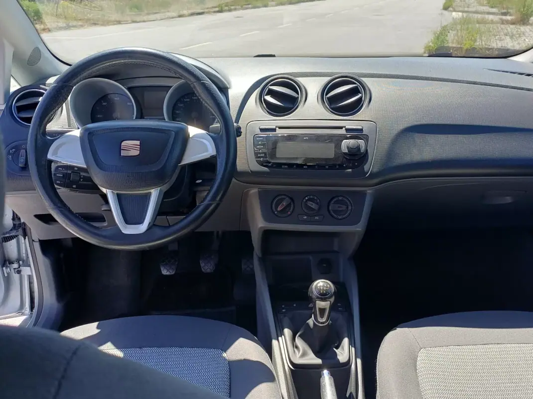 SEAT Ibiza 2009 - 7290 EUR, 173298 km - AUTO.MOTO.pt - 173298km - foto 6 de 11