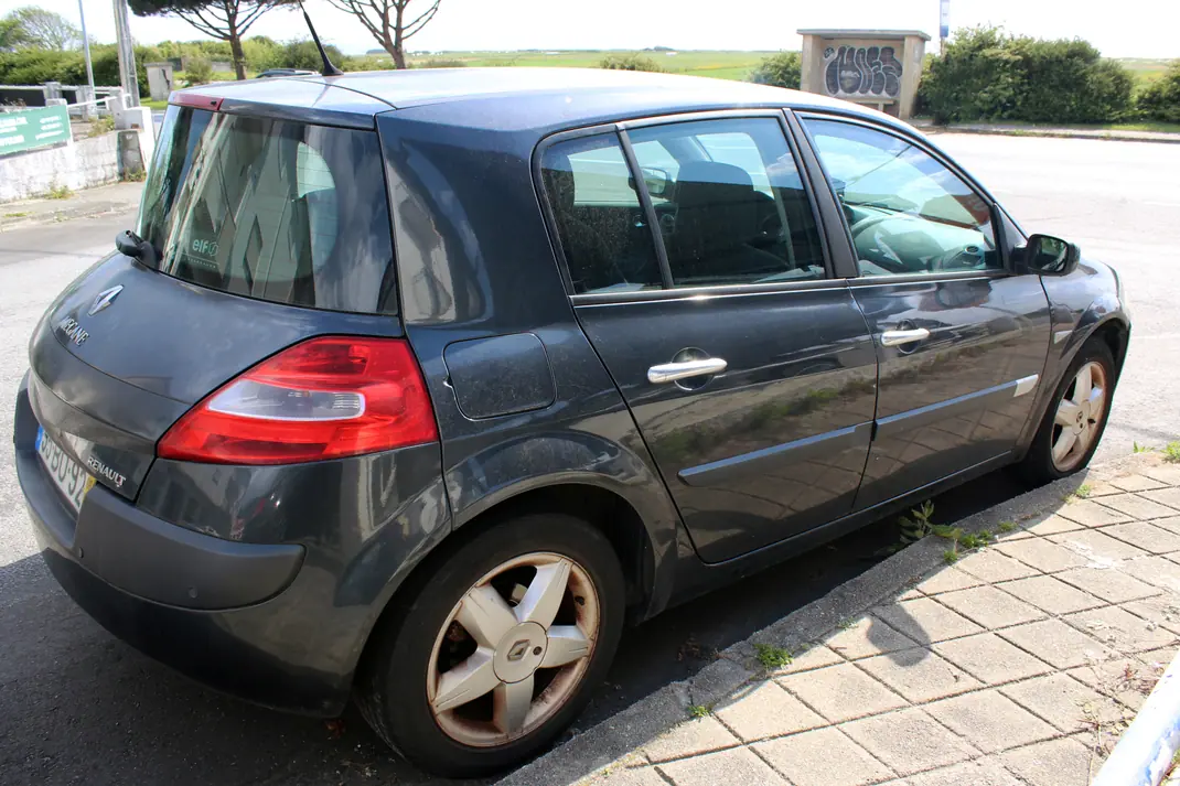 Renault Mégane 2006 - 1000 EUR, 324800 km - AUTO.MOTO.pt - 324800km - foto 16 de 16