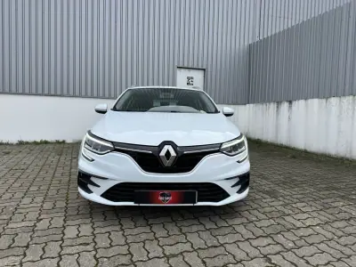 Renault Mégane Sport Tourer 2022 - 18990 EUR, 143000 km - AUTO.MOTO.pt - 143000km - foto 2 de 18