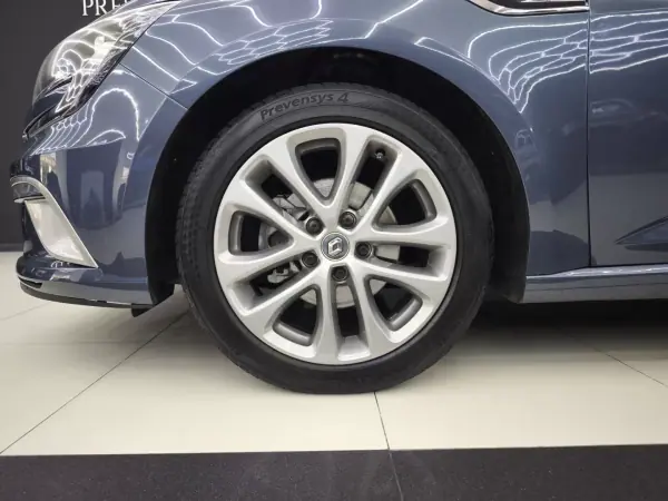 Renault Mégane Sport Tourer 2018 - 14450 EUR, 246155 km - AUTO.MOTO.pt - 246155km - foto 16 de 37