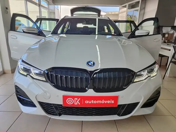 BMW 330e 2022 - 31750 EUR, 83000 km - 83000km - foto 21 de 36