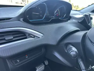 Peugeot 2008 2019 - 13990 EUR, 146000 km - AUTO.MOTO.pt - 146000km - foto 18 de 22