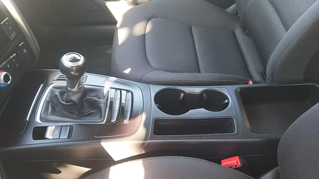 Audi A4 2015 - 17950 EUR, 145000 km - AUTO.MOTO.pt - 145000km - foto 4 de 19