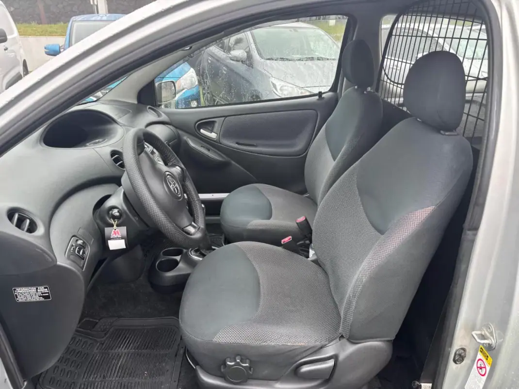 Toyota YARIS BIZZ (NLP 1.0 VVT-i 1.0) 2005 - 7990 EUR, 237418 km - AUTO.MOTO.pt - 237418km - foto 7 de 12